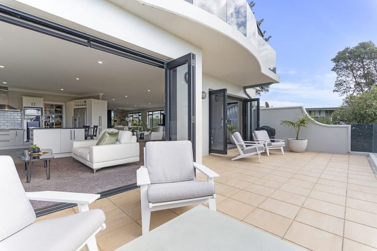 Photo of property in 1 Arden Place, Oakura, 4314