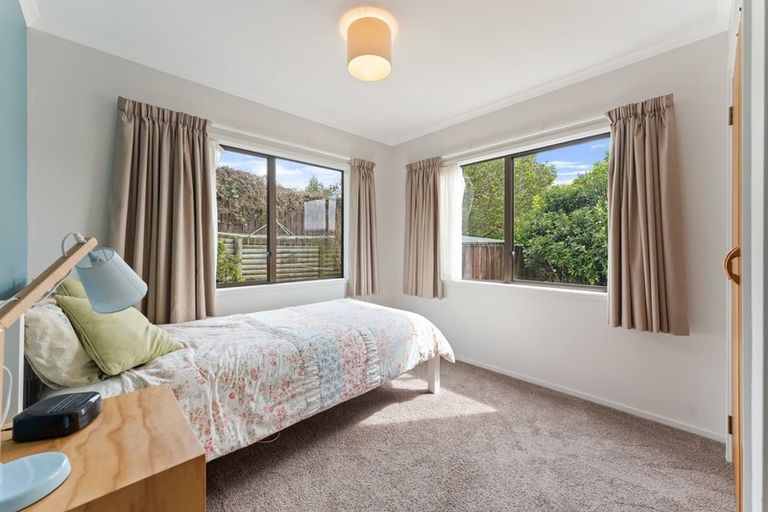 Photo of property in 6 Winstone Place, Highlands Park, New Plymouth, 4312