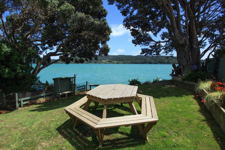 Photo of property in 68 Wallis Street, Raglan, 3225