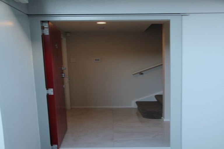 Photo of property in 6/61 Black Rock Road, Newlands, Wellington, 6037