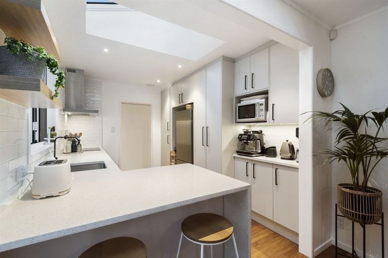 Photo of property in 102 Park Hill Road, Birkenhead, Auckland, 0626