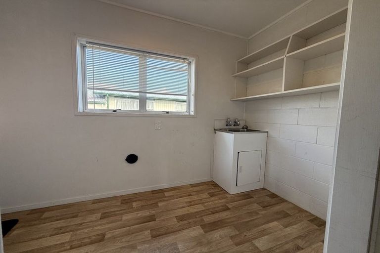 Photo of property in 17a Thorburn Avenue, Red Beach, 0932