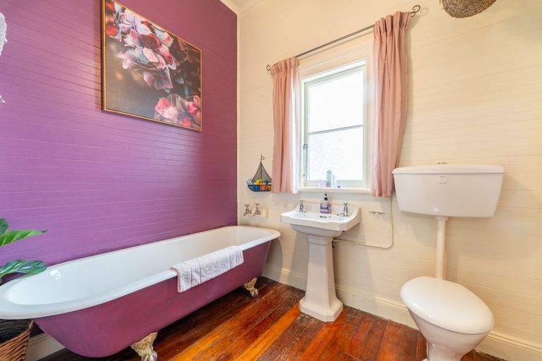 Photo of property in 22 Mckenzie Street, Geraldine, 7930