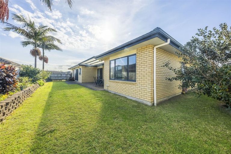 Photo of property in 18 Aberdeen Crescent, Wattle Downs, Auckland, 2103