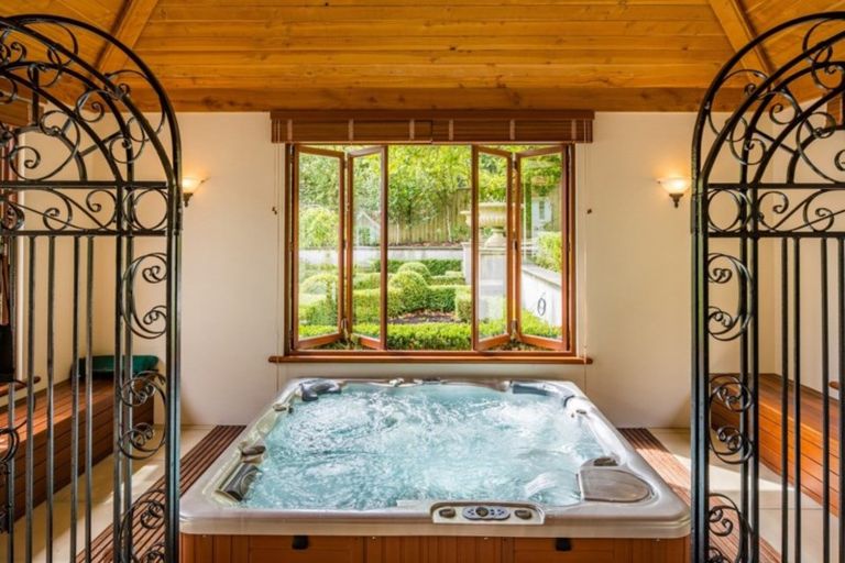 Photo of property in 60 Cheviot Road, Lowry Bay, Lower Hutt, 5013