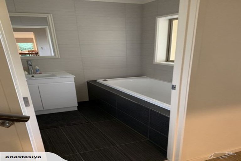 Photo of property in 13 Crimson Park, Oteha, Auckland, 0632