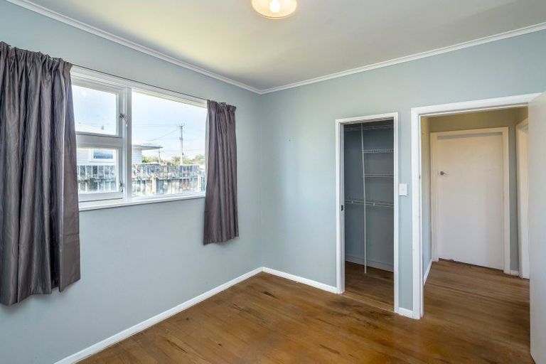 Photo of property in 15 Woodward Street East, Featherston, 5710