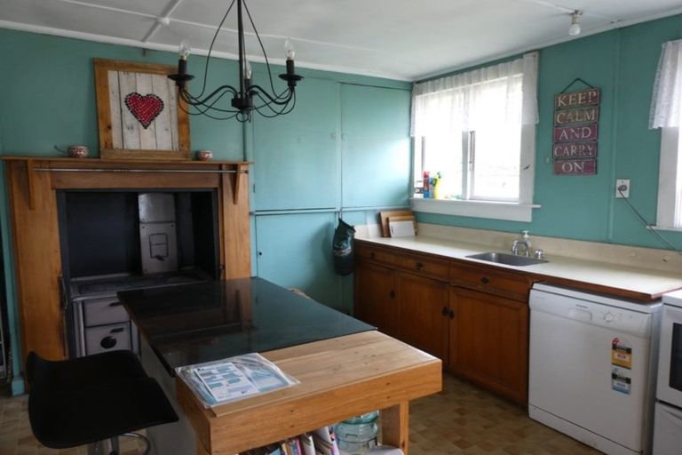 Photo of property in 1 Curtis Street, Hector, 7822