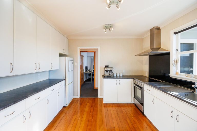 Photo of property in 7 Liverpool Street, Takaro, Palmerston North, 4412