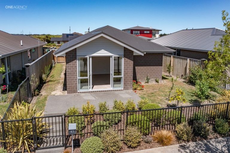 Photo of property in 43 Pegasus Boulevard, Pegasus, 7612