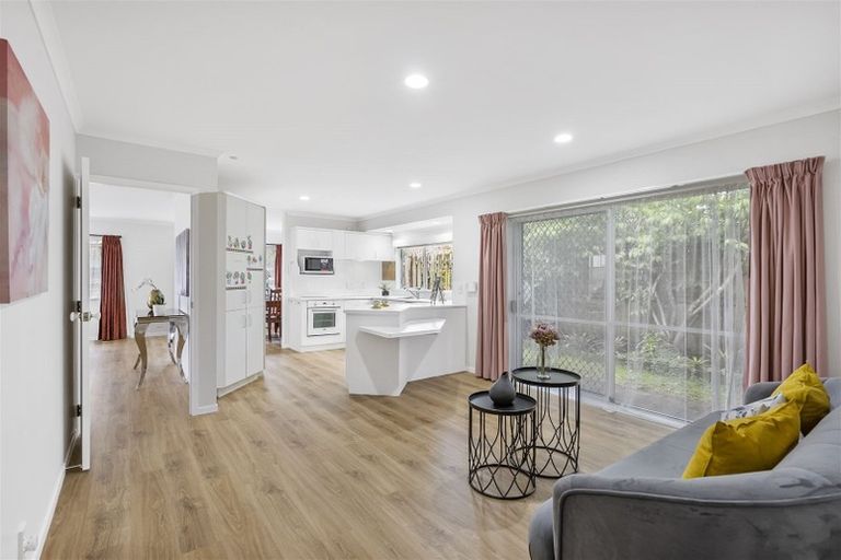 Photo of property in 47 Palmcrest Grove, Highland Park, Auckland, 2010