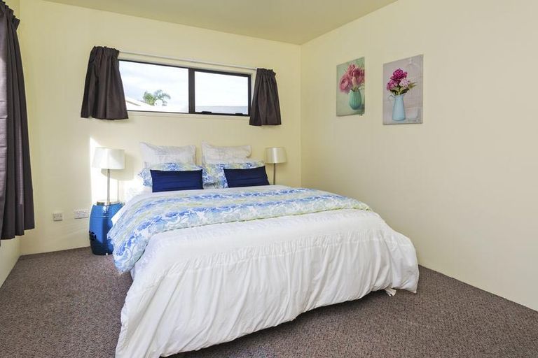 Photo of property in 2/29 Aeronautic Road, Takanini, 2112