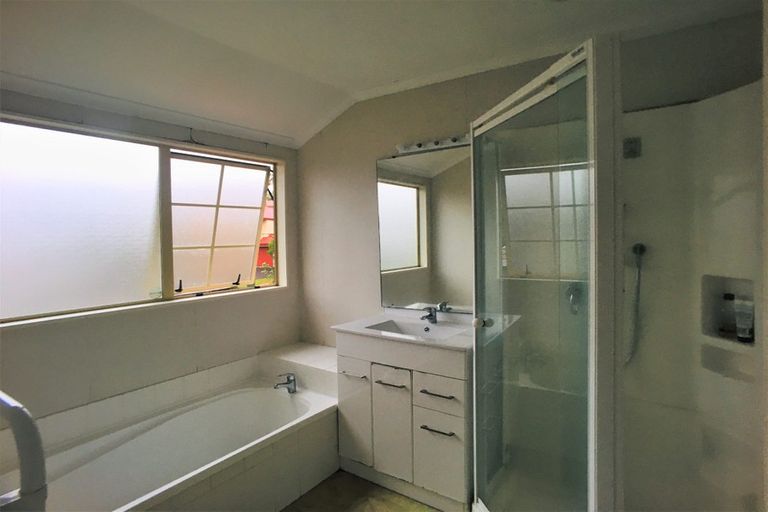 Photo of property in 15 Westminster Gardens, Unsworth Heights, Auckland, 0632