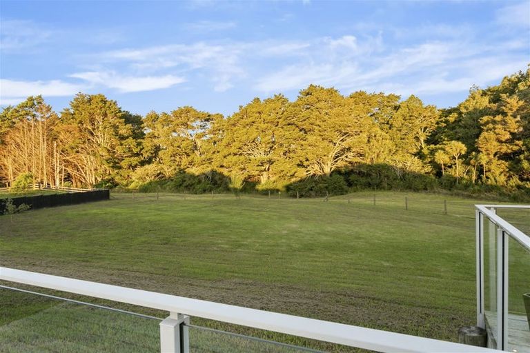 Photo of property in 21 Kahika Grove, Huapai, Kumeu, 0810