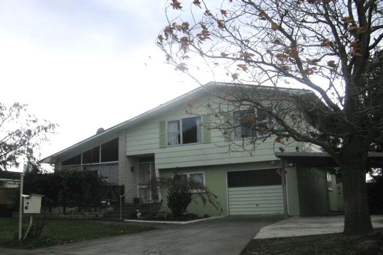 Photo of property in 16 Hollows Crescent, Takaro, Palmerston North, 4412