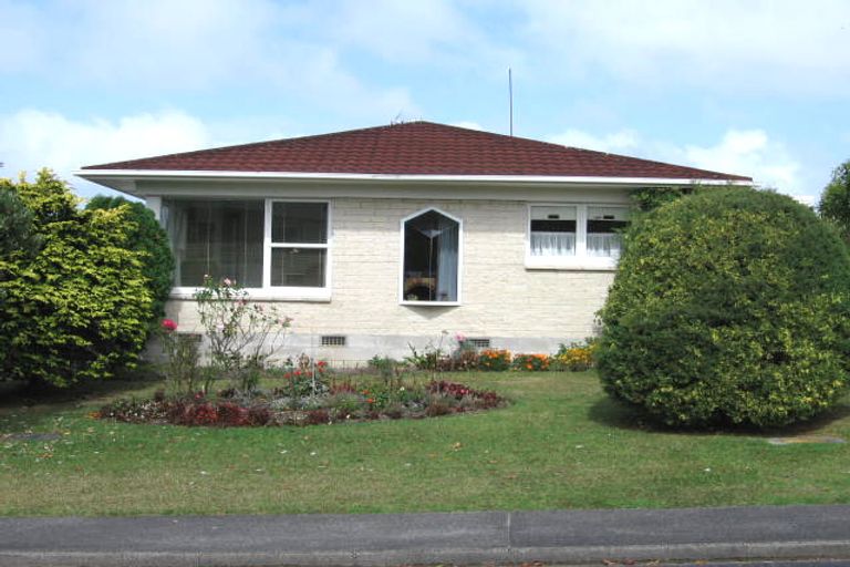 Photo of property in 1/17 Jenelin Road, Glendene, Auckland, 0602