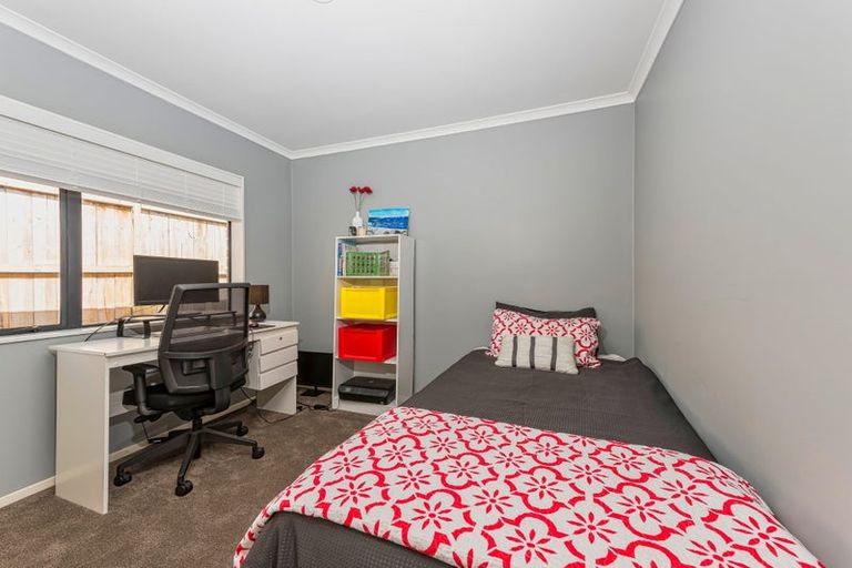 Photo of property in 12 Reybert Place, Massey, Auckland, 0614