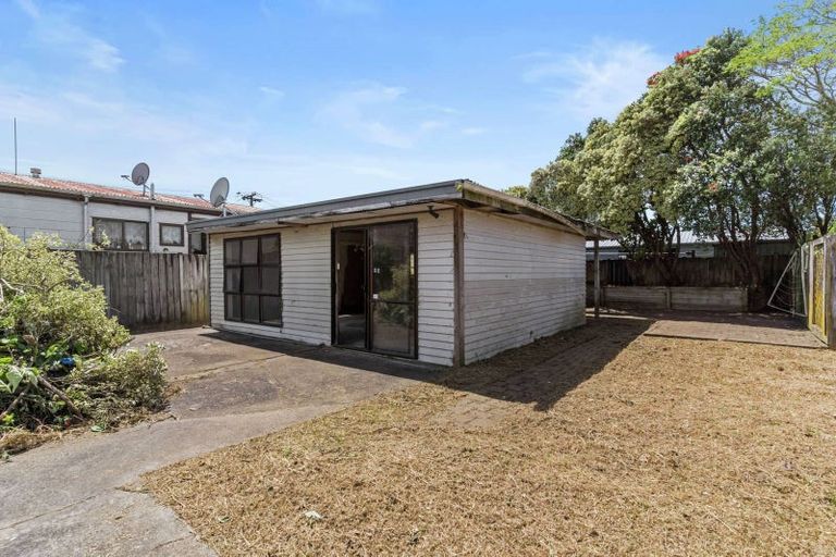 Photo of property in 12 Laureston Avenue, Papatoetoe, Auckland, 2025