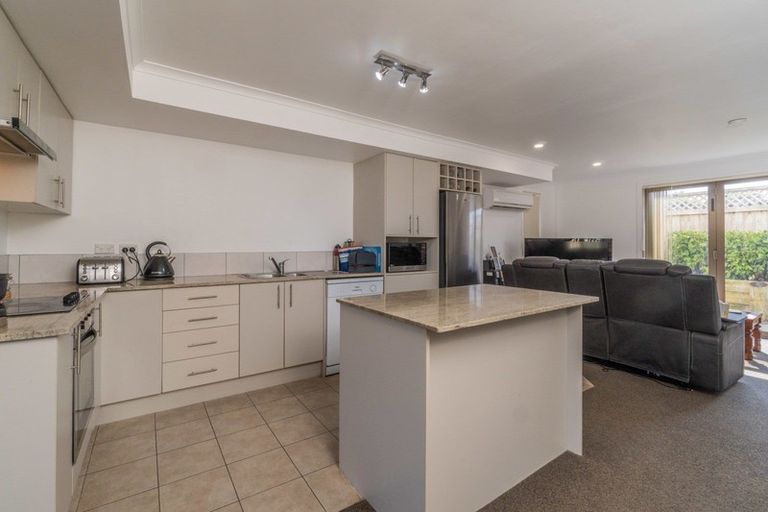 Photo of property in 12 Merlot Lane, Pukekohe, 2120