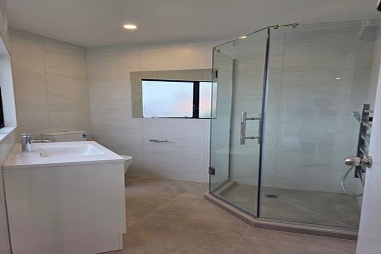 Photo of property in 12 Westergrove Place, West Harbour, Auckland, 0618