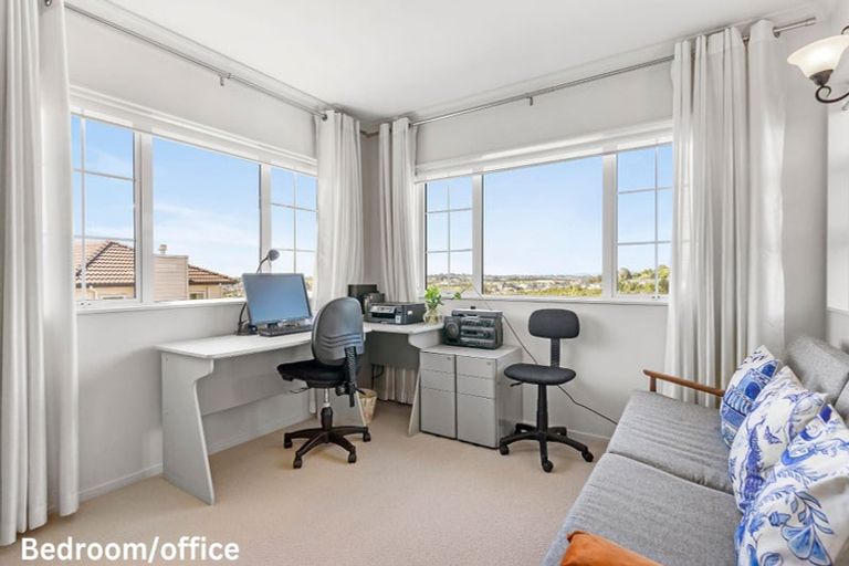 Photo of property in 74 Travis View Drive, Fairview Heights, Auckland, 0632