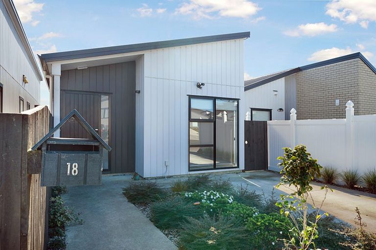 Photo of property in 18 Mata Road, Massey, Auckland, 0614