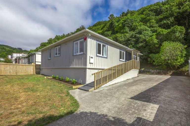 Photo of property in 102 Rangituhi Crescent, Takapuwahia, Porirua, 5022