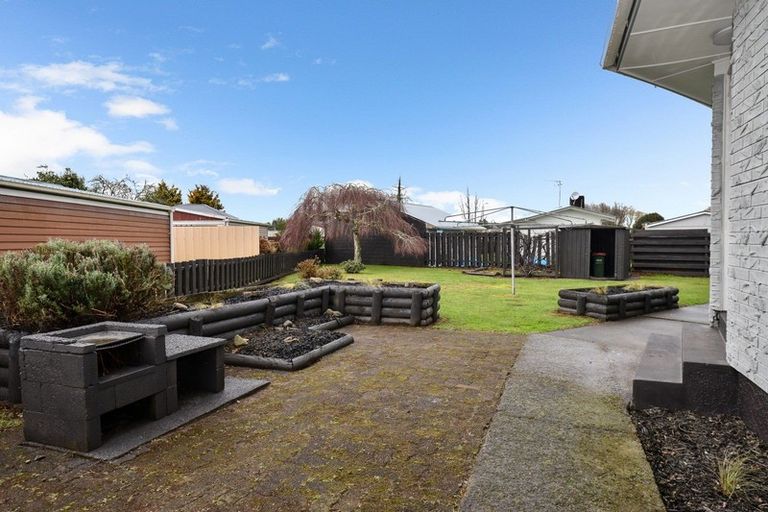 Photo of property in 10 Bremridge Place, Melville, Hamilton, 3206