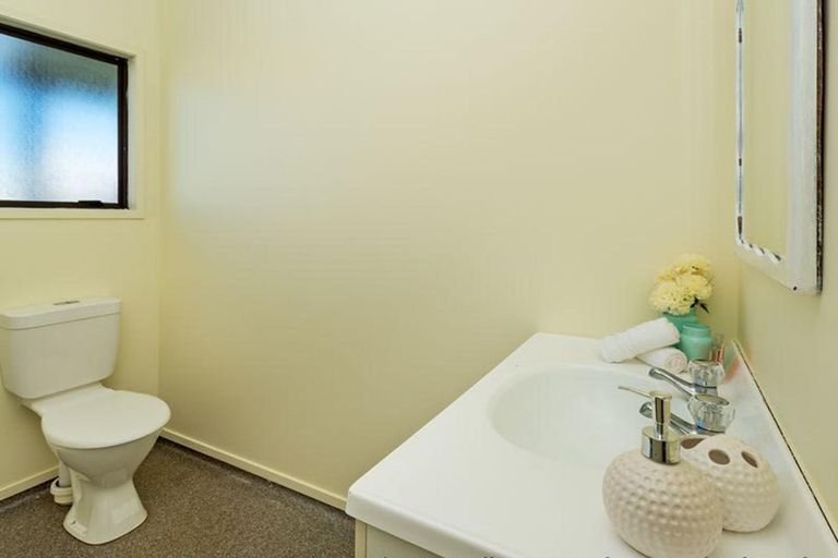 Photo of property in 2/29 Aeronautic Road, Takanini, 2112