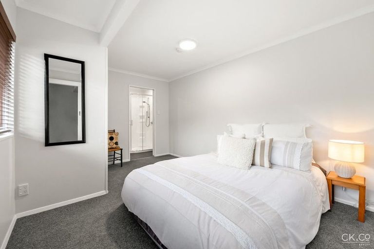 Photo of property in 32 Forest Road, Pinehaven, Upper Hutt, 5019