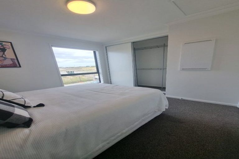 Photo of property in 76 Rahopuru Road, Westgate, Auckland, 0614