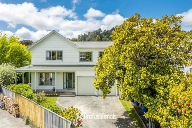 Photo of property in 9 Clinker Grove, Silverstream, Upper Hutt, 5019