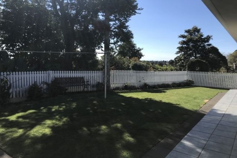 Photo of property in 17a Karaka Street, Merrilands, New Plymouth, 4312