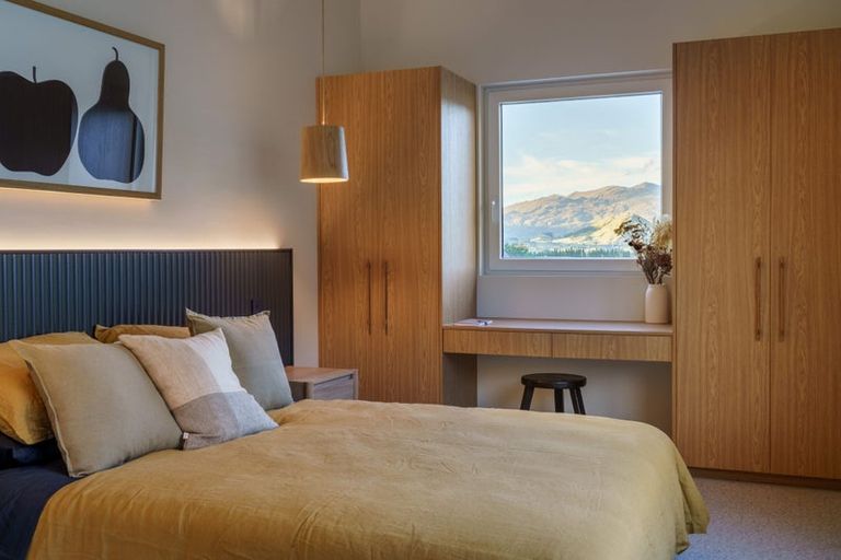 Photo of property in 35 Jack Hanley Drive, Jacks Point, Queenstown, 9371