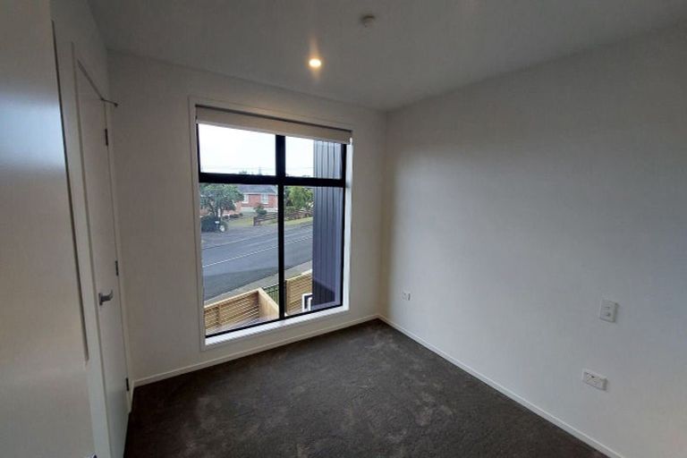 Photo of property in 6/23 Awaroa Road, Sunnyvale, Auckland, 0612