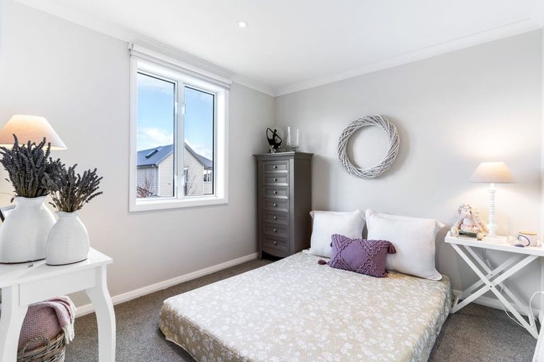 Photo of property in 22 Warbler Crescent, Papakura, 2110