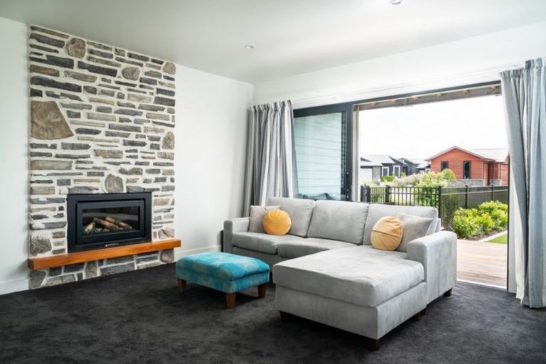 Photo of property in 18 Pukenamu Road, Rainbow Point, Taupo, 3330