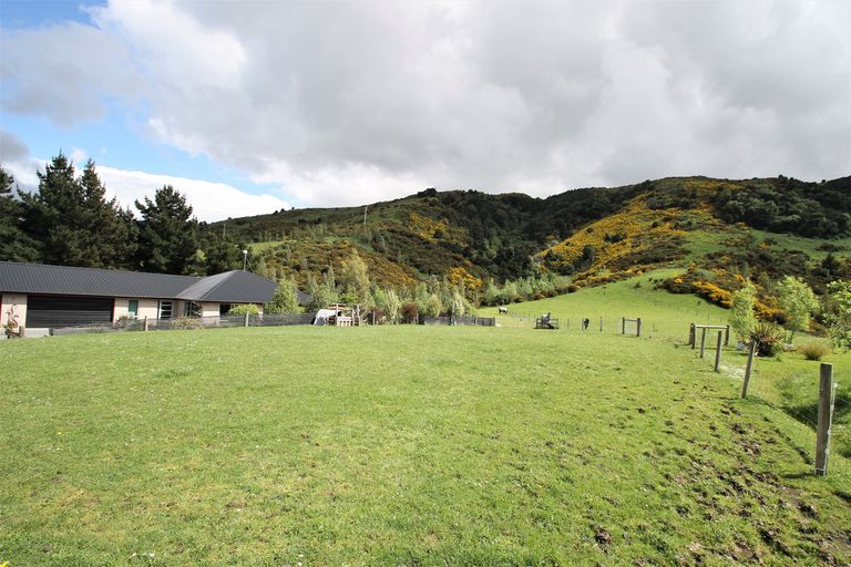 Photo of property in 43 Tara Hills Drive, North Taieri, Mosgiel, 9092