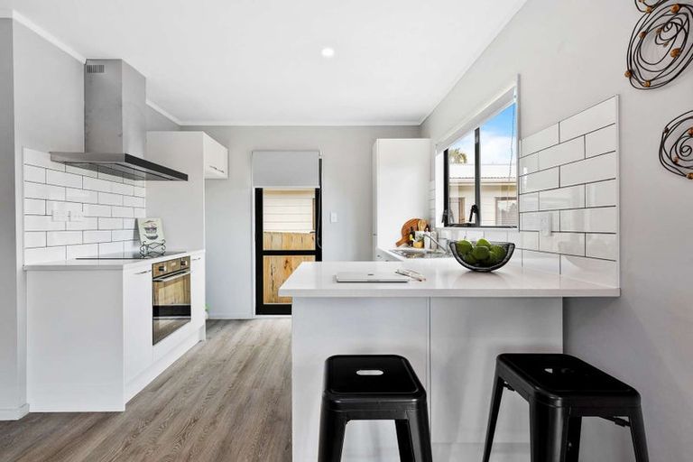 Photo of property in 94a Beach Haven Road, Beach Haven, Auckland, 0626