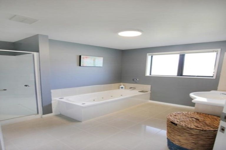 Photo of property in 1 White Hart Lane, Mosgiel, 9024