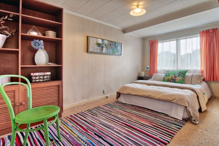 Photo of property in 69 Cornwallis Road, Cornwallis, Auckland, 0604