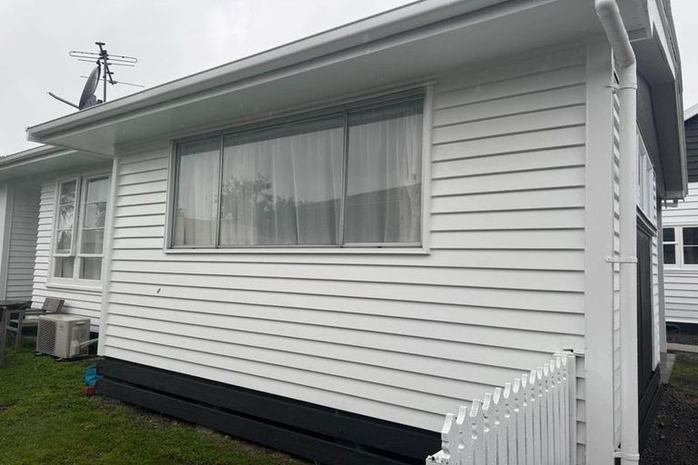 Photo of property in 100 Broadway, Carterton, 5713