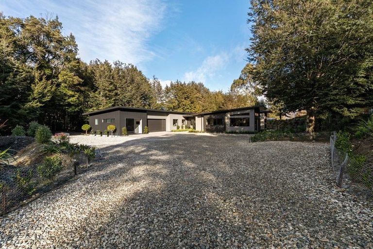 Photo of property in 13 Arbor Lane, Mount Creighton, Queenstown, 9371