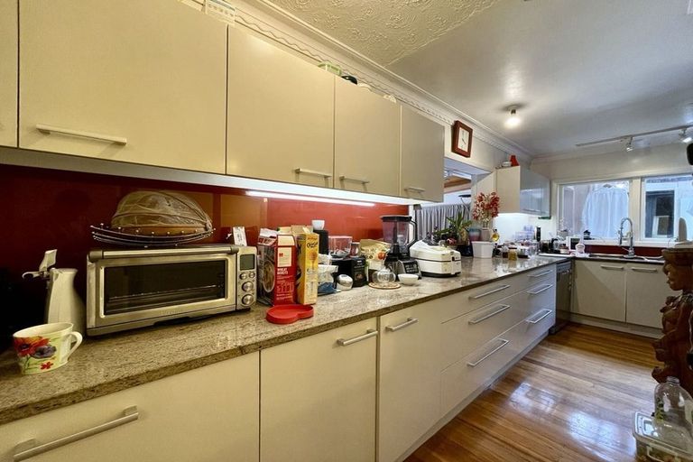 Photo of property in 24 Glenmore Road, Sunnyhills, Auckland, 2010