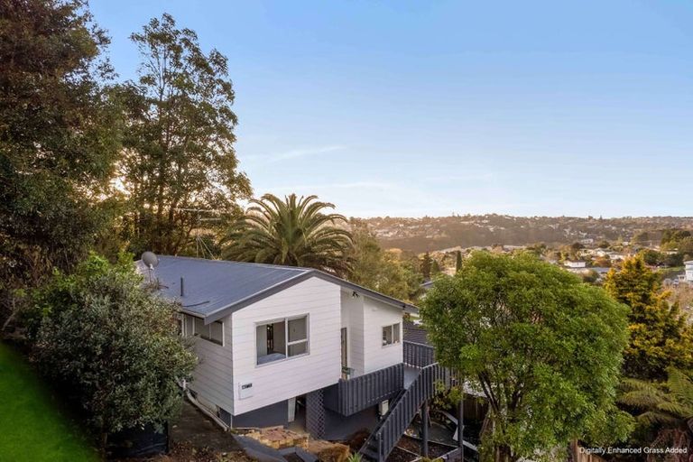 Photo of property in 11 Beaudine Avenue, Glenfield, Auckland, 0629