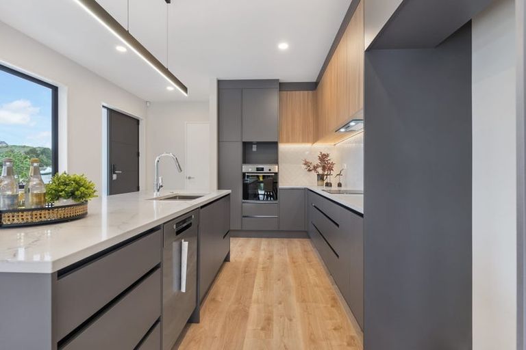 Photo of property in 19 Paparahi Place, Wainui, Silverdale, 0992