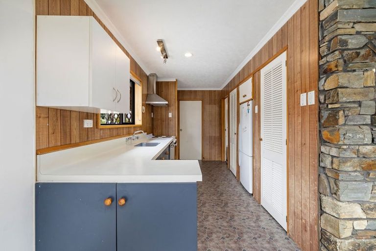 Photo of property in 16 Kuri Place, Wanaka, 9305