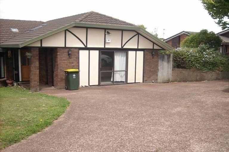 Photo of property in 7 Kookaburra Place, Botany Downs, Auckland, 2010