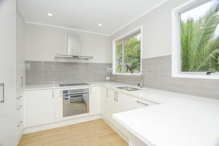 Photo of property in 2/15 Marina Road, Torbay, Auckland, 0630