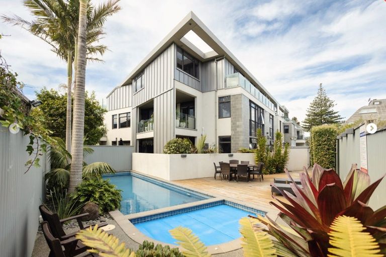 Photo of property in Vivaldi Apartments, 7/48 Marine Parade, Mount Maunganui, 3116